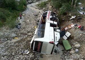 Tortum yolunda feci kaza